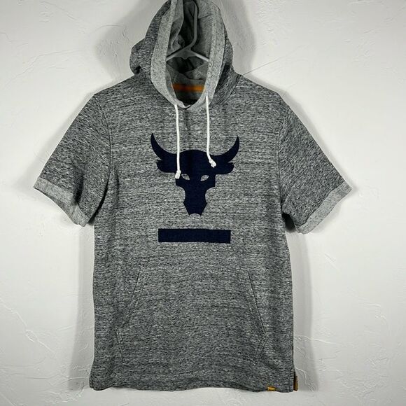 🔥🔥 UNDER ARMOUR Project Rock Short Sleeve HOODIE TEE Sz Medium - PERFECT - Picture 1 of 8